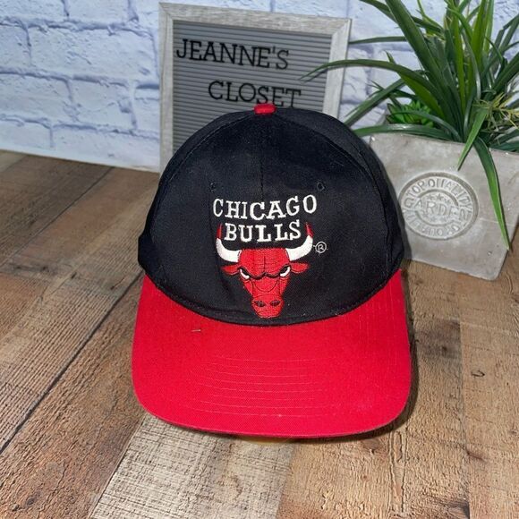Vintage Chicago Bulls SnapBack Hat spell out back NBA - Picture 1 of 8